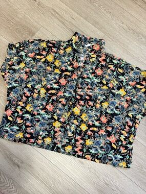 LulaRoe Multi Color Small 💯% Rayon Short Sleeve Blouse Sz.XL